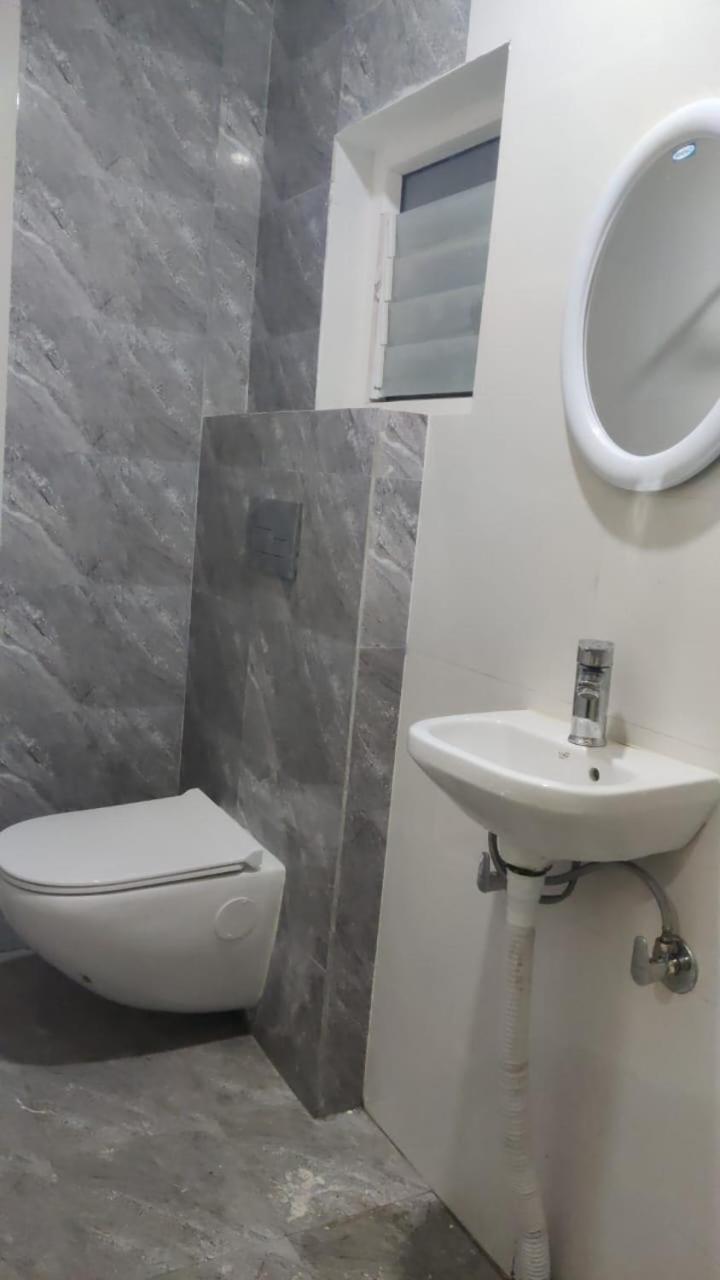 Royal Inn Guwahati Exteriör bild